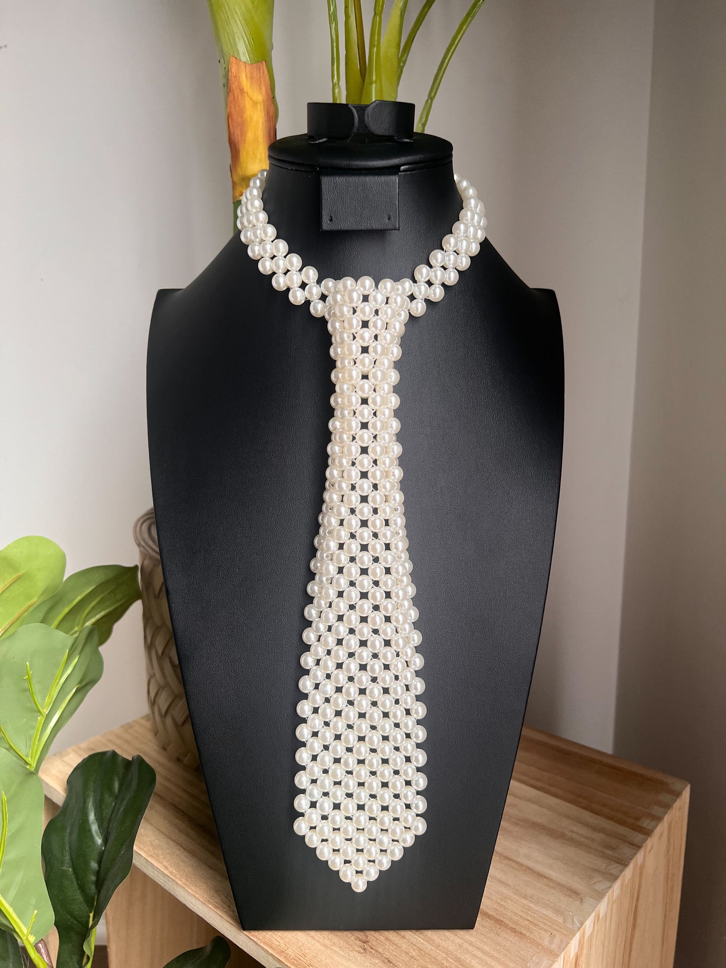 Pearl Tie