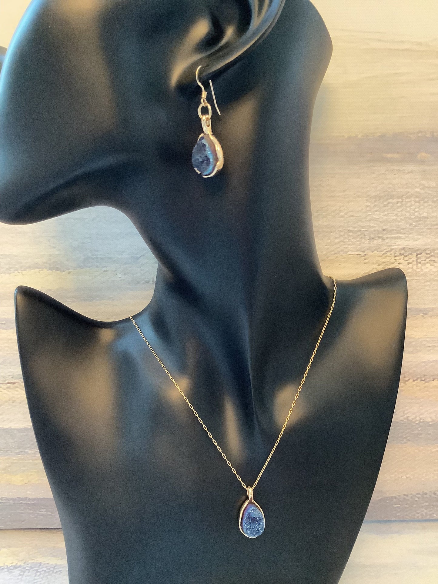 Elegance Reimagined: Blue Druzy Stone Necklace and Earrings Set